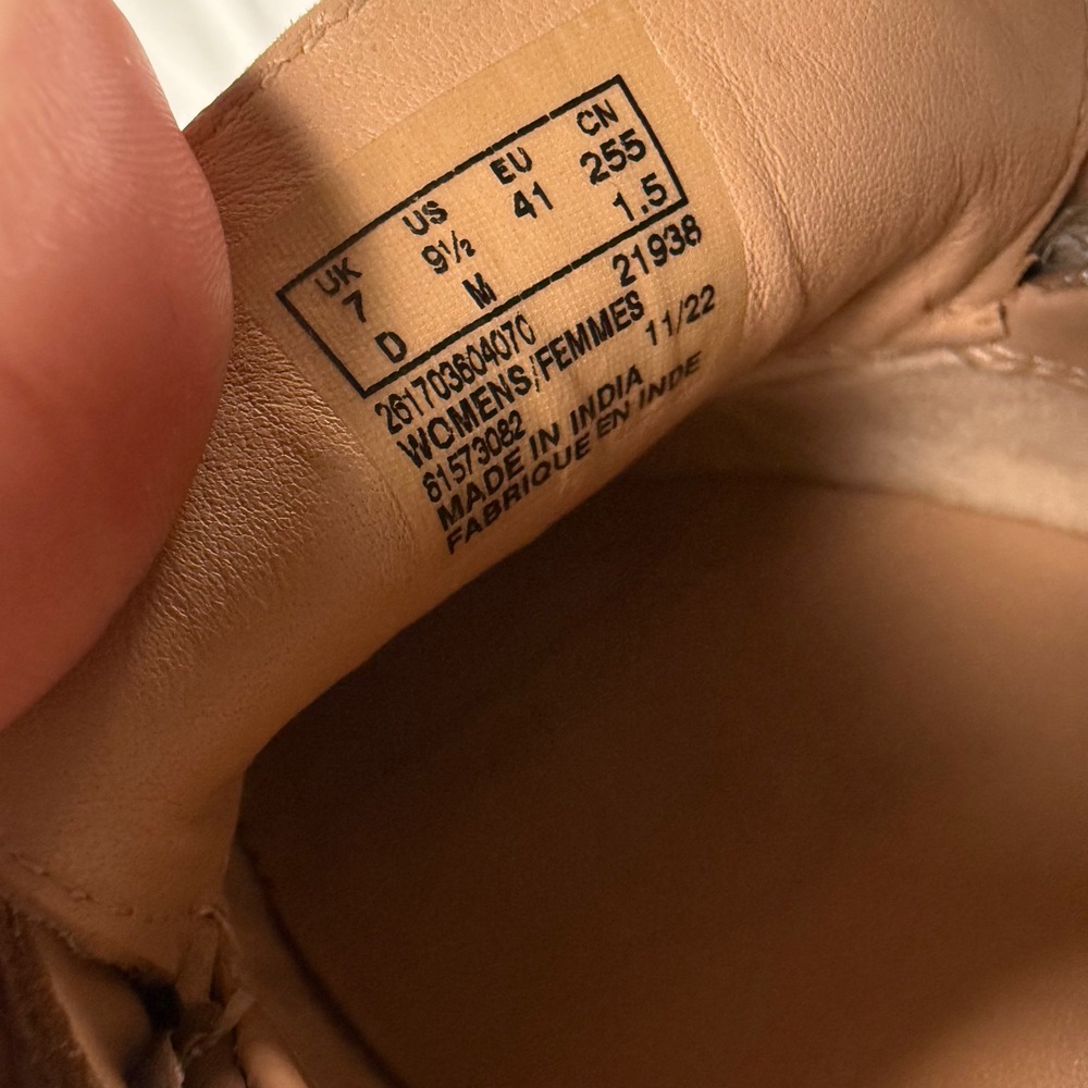 Clarks Orianna Edge Tan Cream Leather Chain Lug Sole Loafers Academia Fall 9.5M - Picture 2 of 10